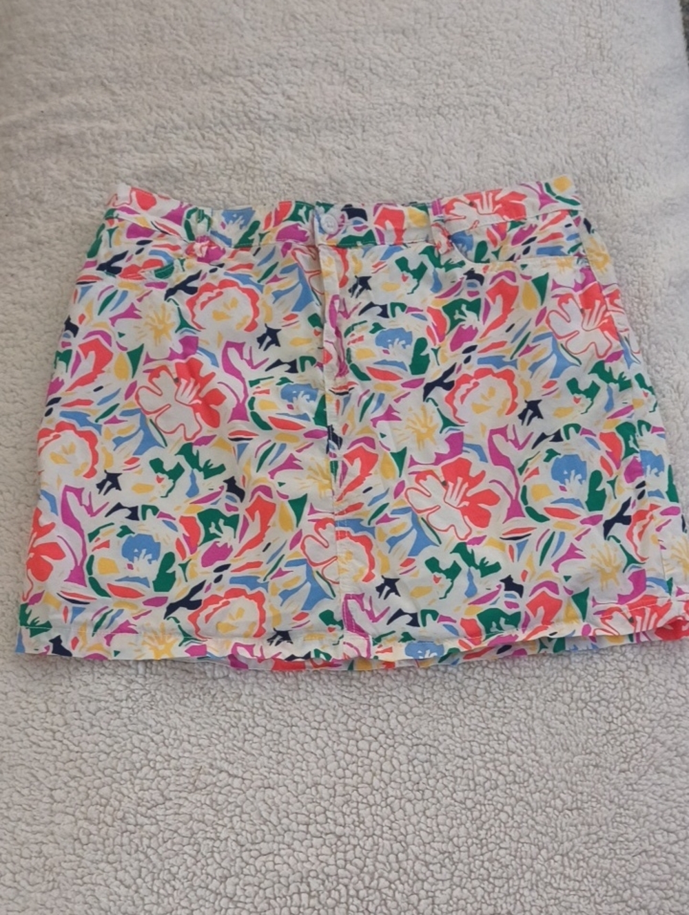 St. John's Bay Floral Skort White with Pink, Yellow & Blue With Pockets